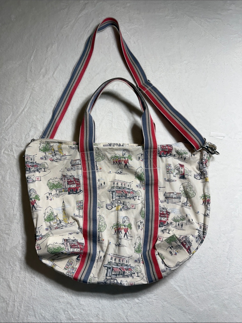 Cath Kidston Billie Goes To Town Cream London Scene Canvas Travel Bag - Picture 4 of 14